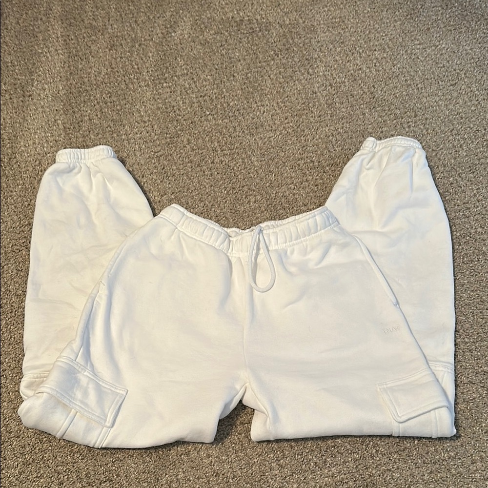 Aritzia White Sweatpants with Elastic Cuffs and Relaxed Fit